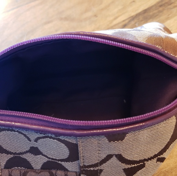 Coach brand small purse great condition zip - Picture 6 of 6